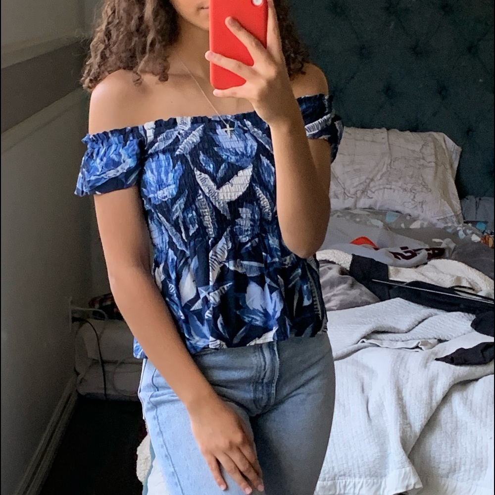 Off The shoulder Top - Picture 3 of 4